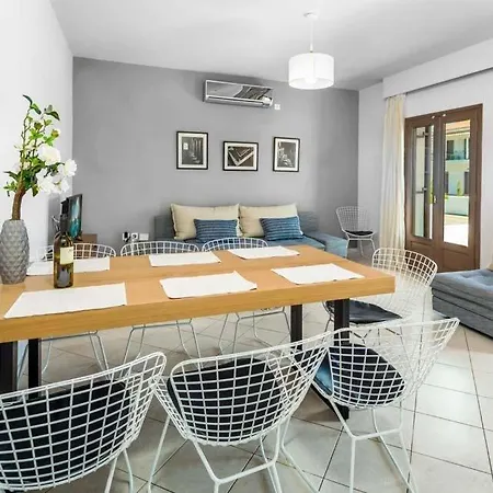Sleeps 9 Pool Air Con Wifi Вилла