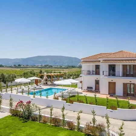 Sleeps 9 Pool Air Con Wifi Вилла