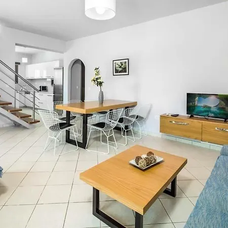 Sleeps 9 Pool Air Con Wifi Вилла *